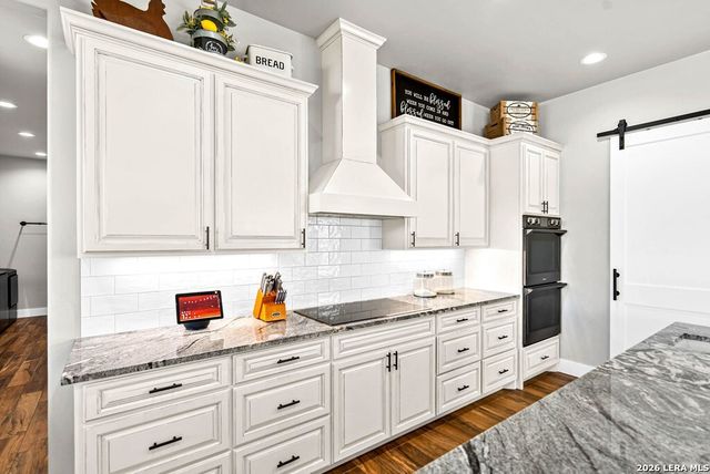 491 Stablewood Ln, Kerrville, TX 78028