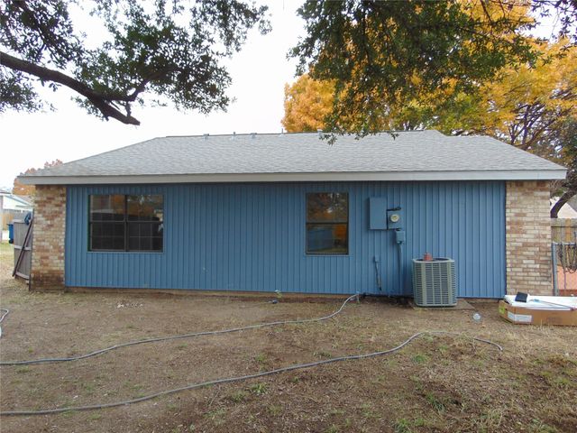 9402 Sugarberry Road, Dallas, TX 75249