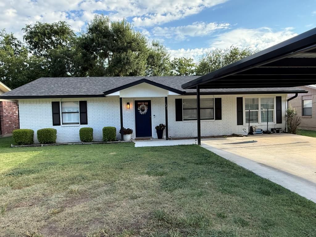 121 Ace Ranch Rd, Kerrville, TX 78028