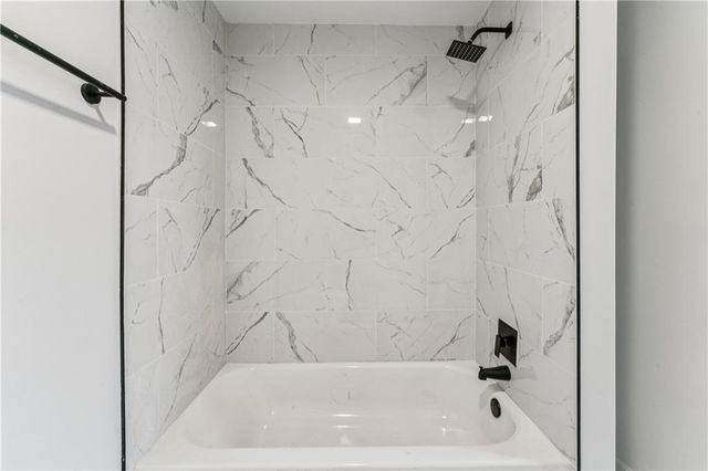 2600 Cleveland Avenue, Kansas City, MO 64127