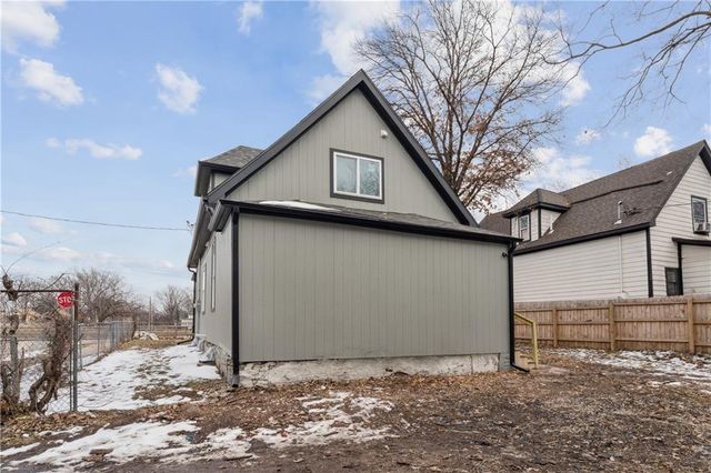 2600 Cleveland Avenue, Kansas City, MO 64127