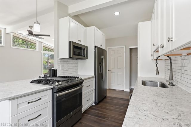 17159 Rougeway Street, Livonia, MI 48152
