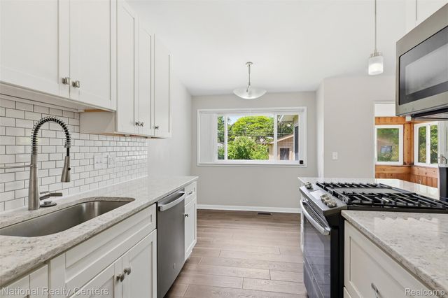 17159 Rougeway Street, Livonia, MI 48152