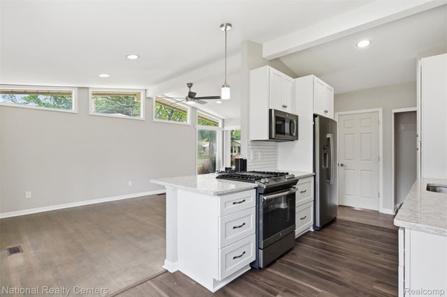 17159 Rougeway Street, Livonia, MI 48152