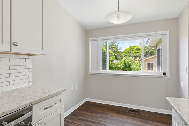 17159 Rougeway Street, Livonia, MI 48152