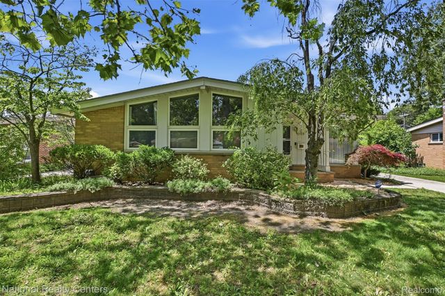17159 Rougeway Street, Livonia, MI 48152