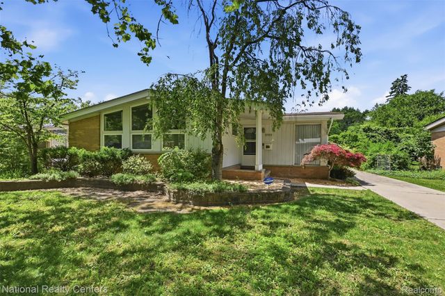 17159 Rougeway Street, Livonia, MI 48152