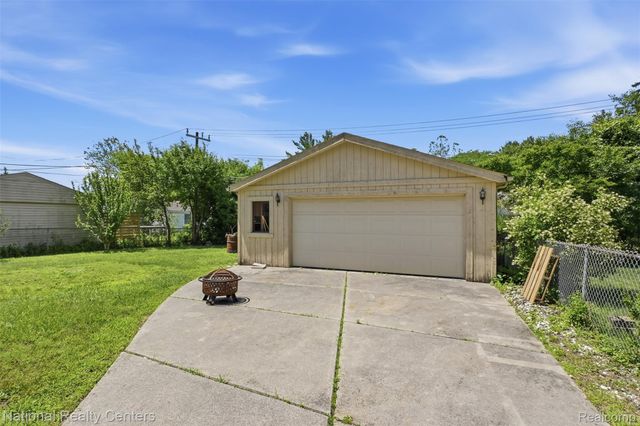 17159 Rougeway Street, Livonia, MI 48152