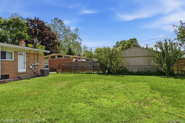 17159 Rougeway Street, Livonia, MI 48152