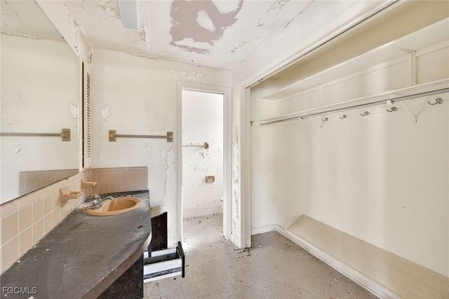 935 Pecten CT, Sanibel, FL 33957