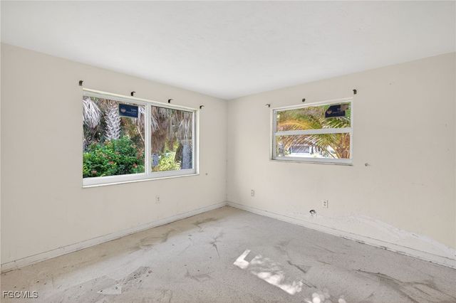 935 Pecten CT, Sanibel, FL 33957