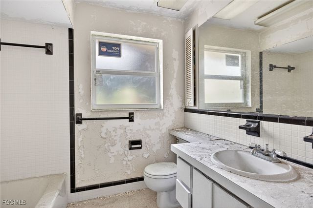 935 Pecten CT, Sanibel, FL 33957