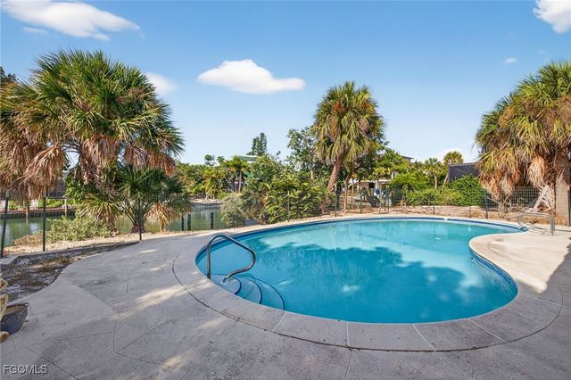 935 Pecten CT, Sanibel, FL 33957