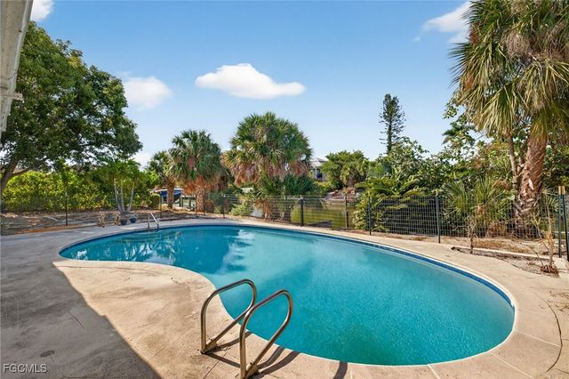 935 Pecten CT, Sanibel, FL 33957