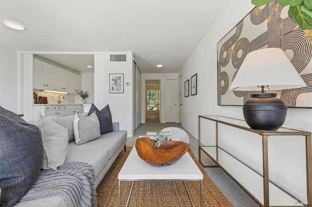 952 Lea Dr, San Rafael, CA 94903