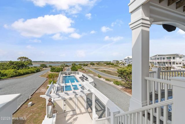 6925 Kings Lynn Drive, Oak Island, NC 28465