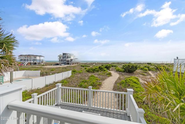 6925 Kings Lynn Drive, Oak Island, NC 28465