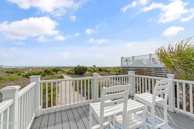 6925 Kings Lynn Drive, Oak Island, NC 28465