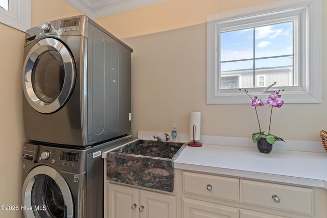 6925 Kings Lynn Drive, Oak Island, NC 28465