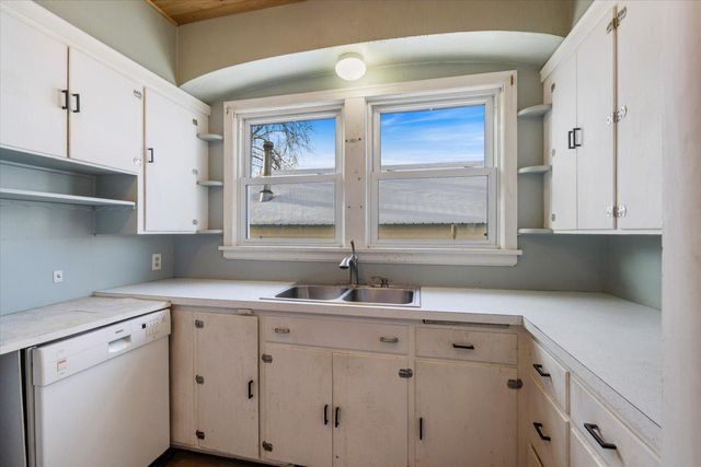 217 3rd Avenue NW, Chisholm, MN 55719