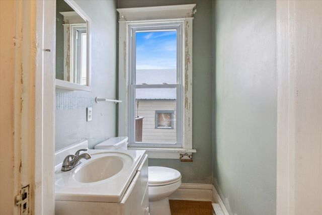 217 3rd Avenue NW, Chisholm, MN 55719