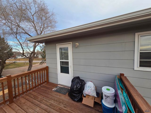 511 BLUEBIRD DR, Box Elder, SD 57719