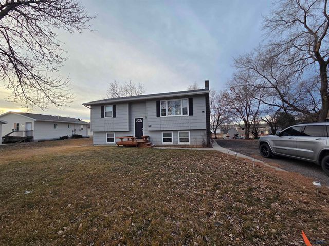 511 BLUEBIRD DR, Box Elder, SD 57719
