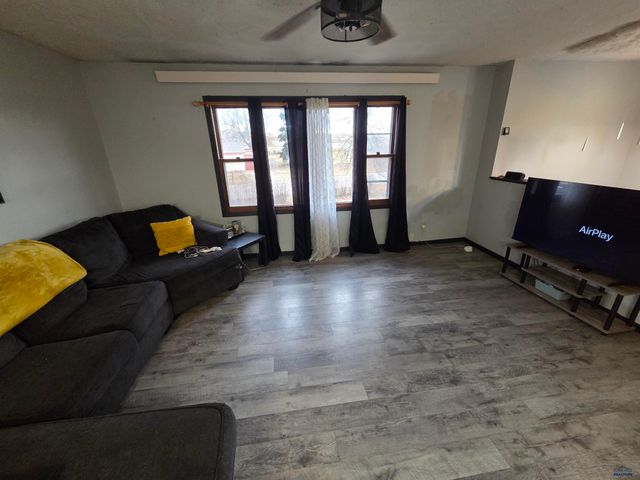 511 BLUEBIRD DR, Box Elder, SD 57719