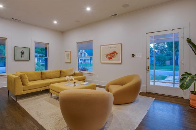 732 Haines Avenue, Dallas, TX 75208