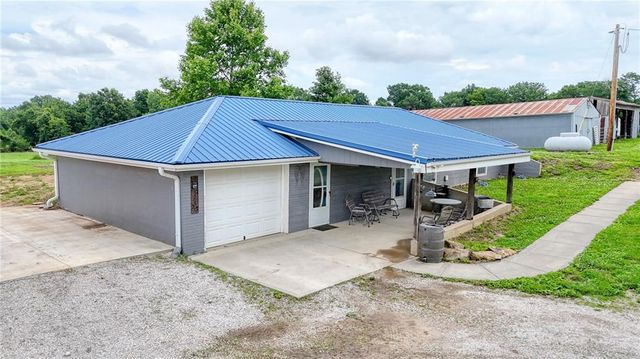 1679 SW 800 Road, Holden, MO 64040