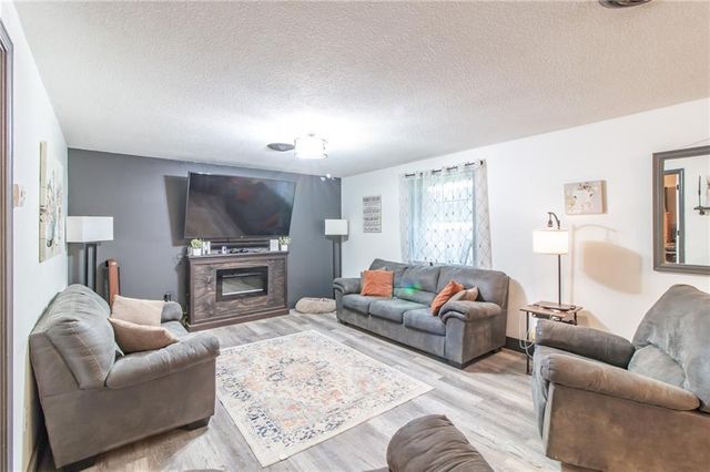 1679 SW 800 Road, Holden, MO 64040