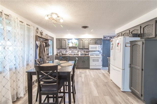 1679 SW 800 Road, Holden, MO 64040