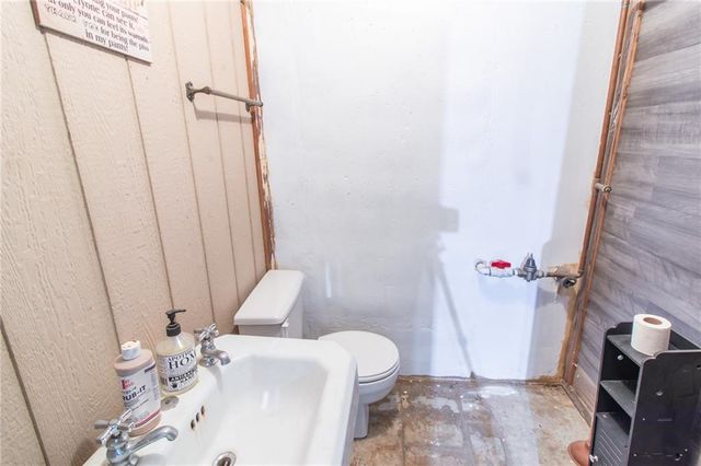 1679 SW 800 Road, Holden, MO 64040