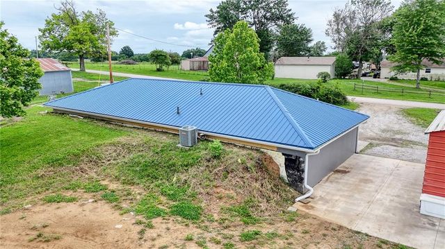 1679 SW 800 Road, Holden, MO 64040