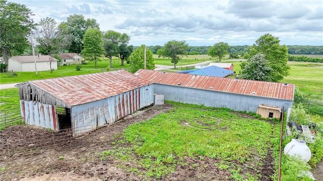 1679 SW 800 Road, Holden, MO 64040