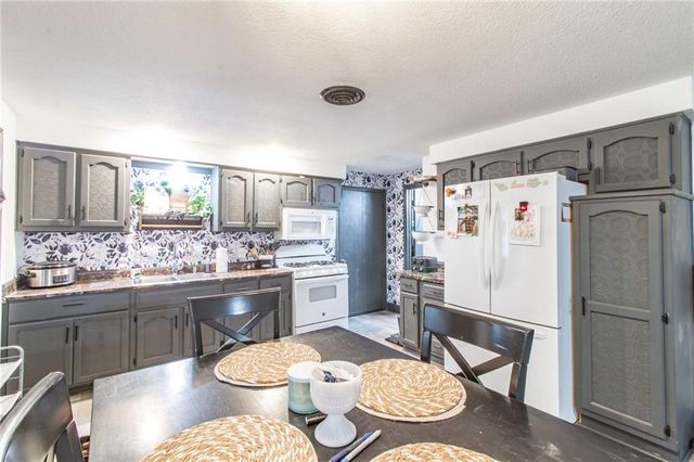 1679 SW 800 Road, Holden, MO 64040