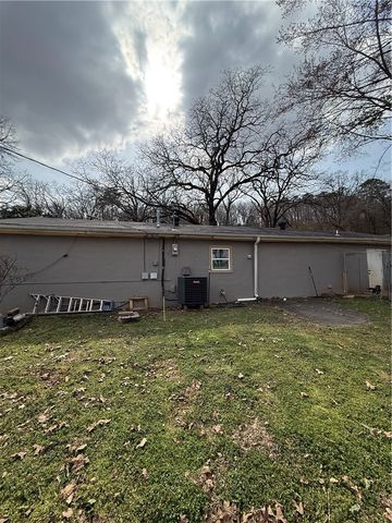 1900 S Glenwood Avenue, Russellville, AR 72802