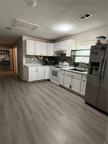 1900 S Glenwood Avenue, Russellville, AR 72802