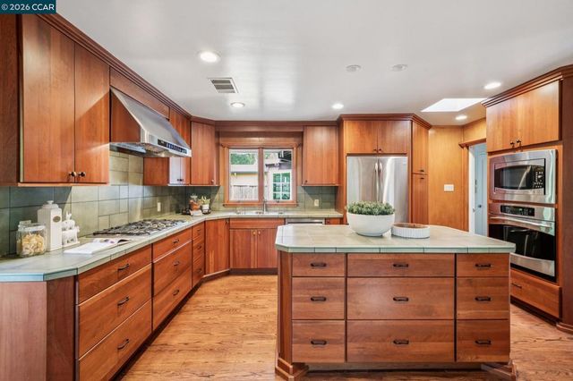 3375 Freeman Rd, Lafayette, CA 94595