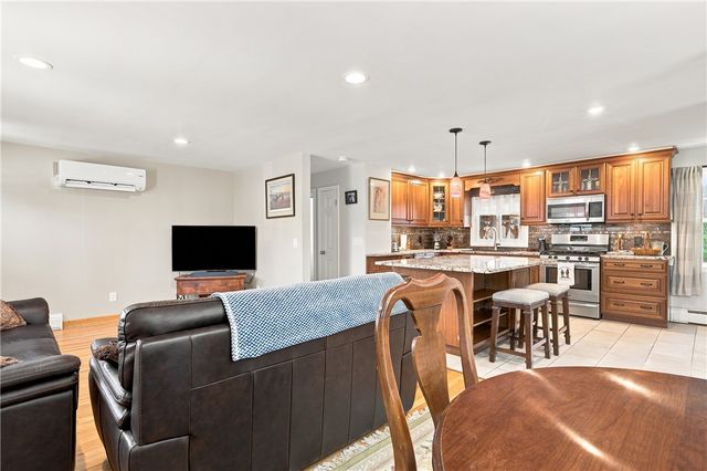9 Patricia Circle, Smithfield, RI 02917