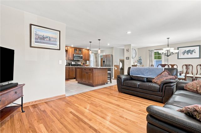 9 Patricia Circle, Smithfield, RI 02917