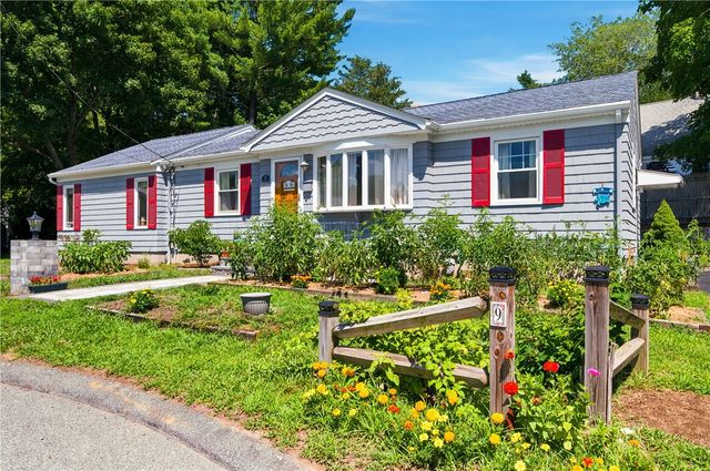 9 Patricia Circle, Smithfield, RI 02917