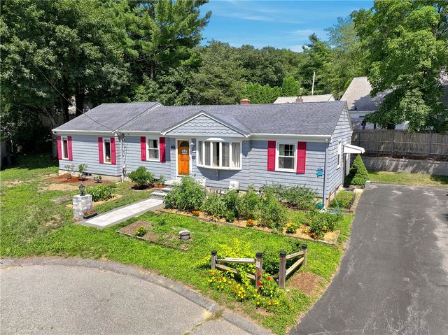 9 Patricia Circle, Smithfield, RI 02917