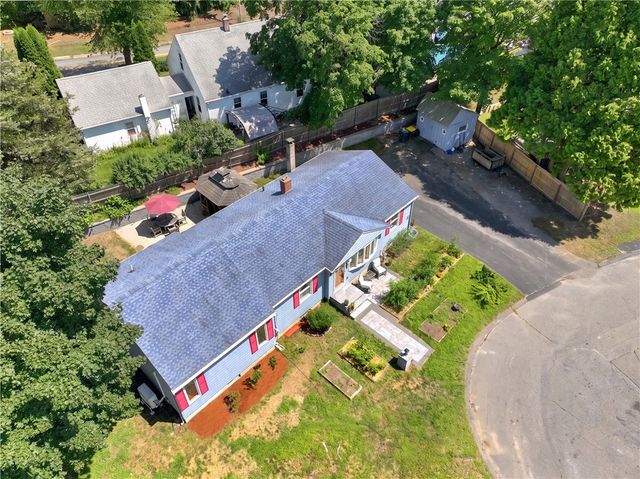 9 Patricia Circle, Smithfield, RI 02917