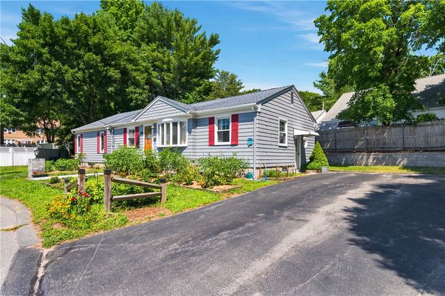 9 Patricia Circle, Smithfield, RI 02917