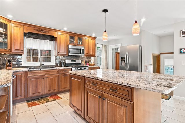 9 Patricia Circle, Smithfield, RI 02917