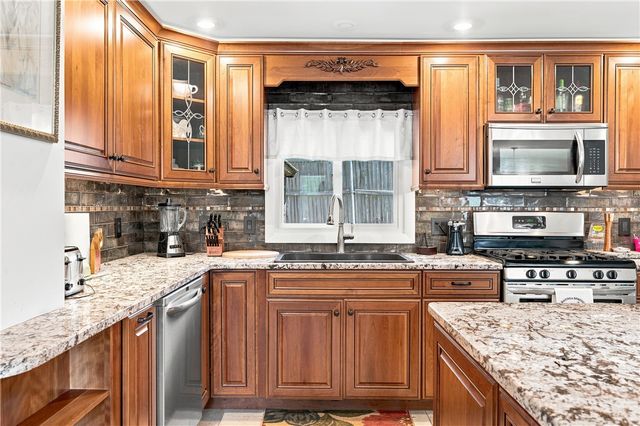 9 Patricia Circle, Smithfield, RI 02917