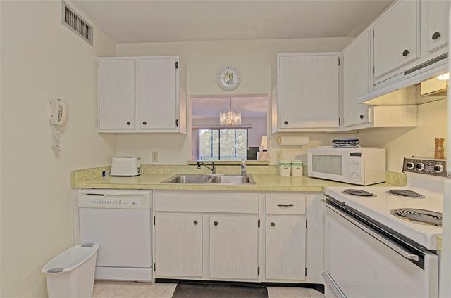 144 PINEHURST DRIVE 144, Bradenton, FL 34210