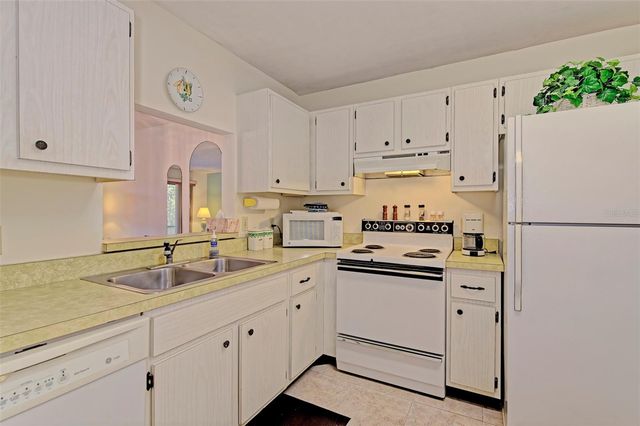 144 PINEHURST DRIVE 144, Bradenton, FL 34210