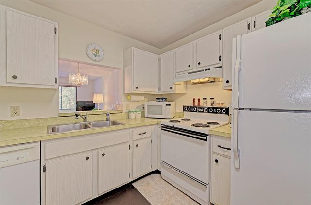 144 PINEHURST DRIVE 144, Bradenton, FL 34210